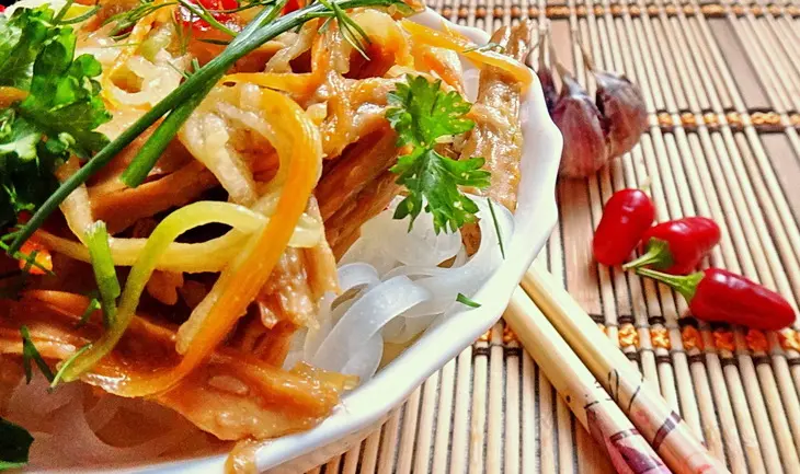 Пассерованные овощи в корейском стиле с рисовой лапшой (дуэль. прошлое: пассеруем): шаг 13