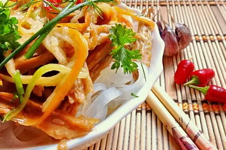 Пассерованные овощи в корейском стиле с рисовой лапшой (дуэль. прошлое: пассеруем): шаг 13
