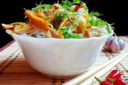 Пассерованные овощи в корейском стиле с рисовой лапшой (дуэль. прошлое: пассеруем): шаг 15