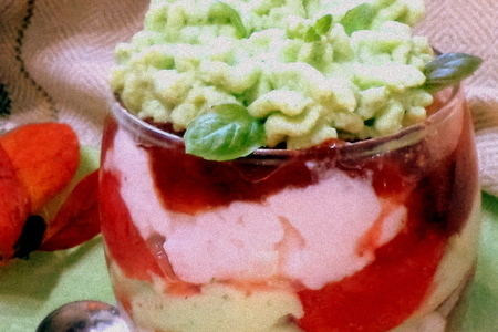 Творожно- йогуртовый десерт с клубничным конфитюром и базиликом.: шаг 8