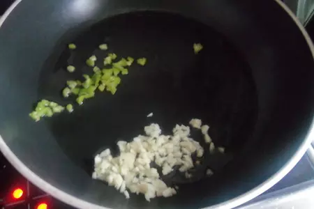 Рулеты из баклажан со спагетти и сыром: шаг 2