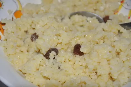 Рассыпчатая пшенная каша с изюмом и медом: шаг 4