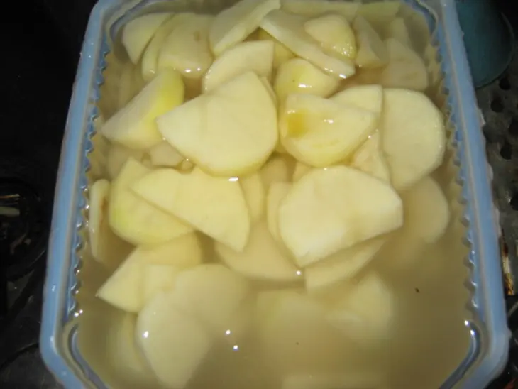 Картошка с грибами и мясом в горшочках: шаг 5