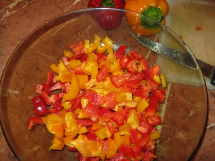 Картошка с грибами и мясом в горшочках: шаг 7