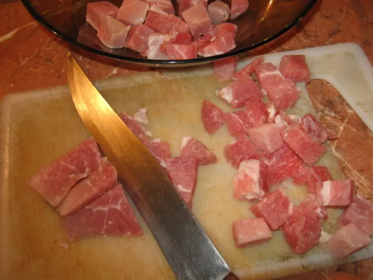 Картошка с грибами и мясом в горшочках: шаг 8