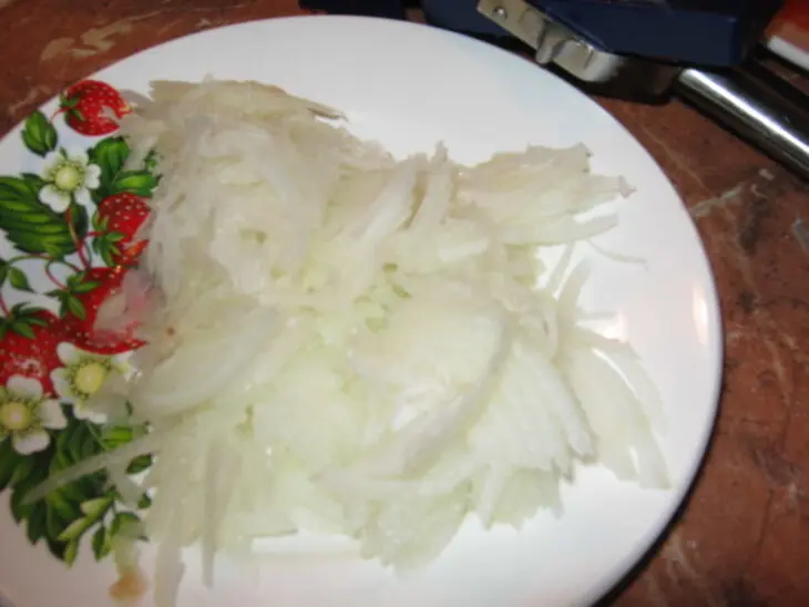 Картошка с грибами и мясом в горшочках: шаг 11