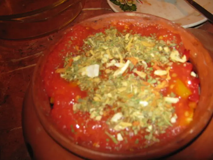 Картошка с грибами и мясом в горшочках: шаг 19