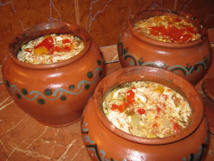 Картошка с грибами и мясом в горшочках: шаг 22