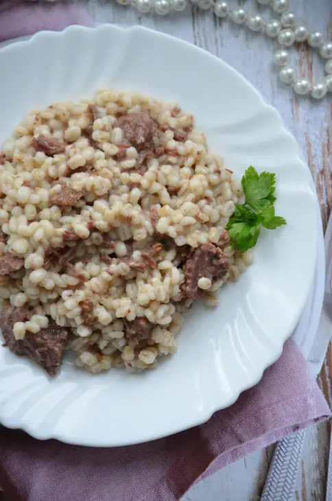 Перловая каша с тушенкой: шаг 7