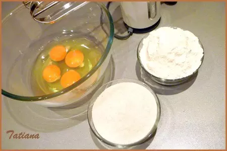 Шарлотка яблочная с карамелизированными ананасами в мультиварке(тест-драйв): шаг 2