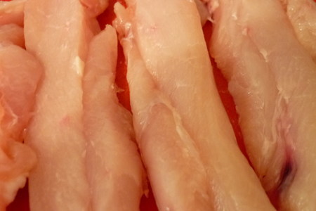 Куриные грудки в беконе,запеченые под пикантным соусом: шаг 1