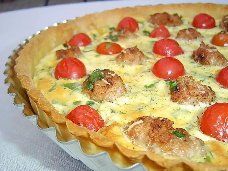 Киш с помидорами черри и мясными шариками: шаг 9