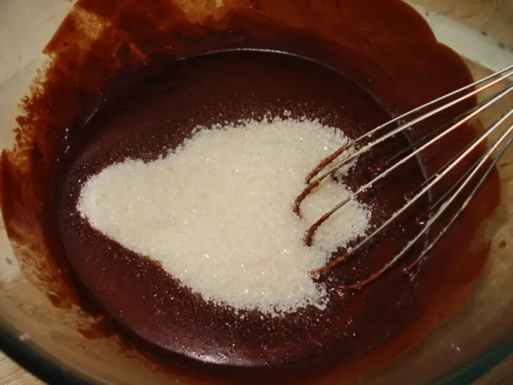 Шоколадные пирожные с орехами: шаг 4