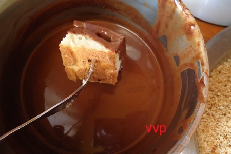 Пирожное бисквитное в шоколадном соусе: шаг 6