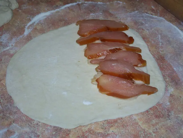 Фокачча c грушей,копченостями и брынзой: шаг 6