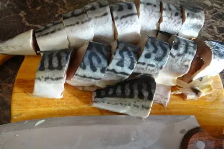 Скумбрия, запеченная с кабачками: шаг 1
