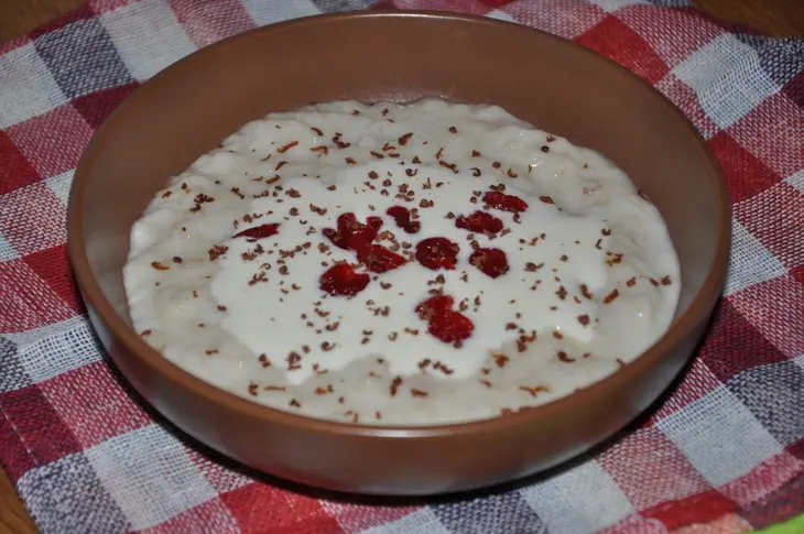 Ванильная овсянка со сметаной и вяленой вишней: шаг 3