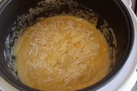 Каша кукурузная молочная с брынзой а-ля балмуш.тест-драйв.: шаг 3