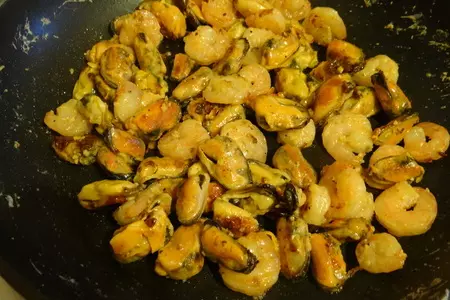 Порционный сытный салатик с морепродуктами: шаг 1