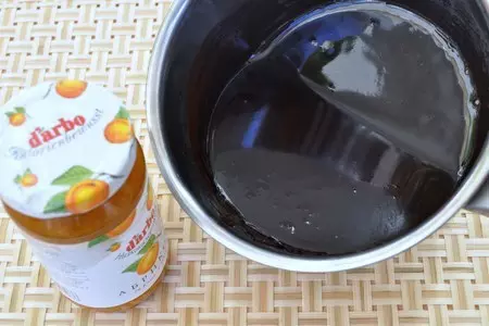 Легкий шоколадный пирог с фруктовой начинкой и конфитюром darbo.: шаг 1