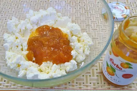 Легкий шоколадный пирог с фруктовой начинкой и конфитюром darbo.: шаг 5