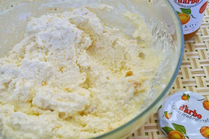 Легкий шоколадный пирог с фруктовой начинкой и конфитюром darbo.: шаг 6