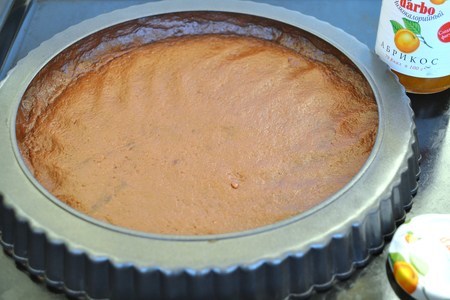Легкий шоколадный пирог с фруктовой начинкой и конфитюром darbo.: шаг 7