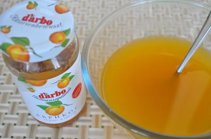 Легкий шоколадный пирог с фруктовой начинкой и конфитюром darbo.: шаг 11