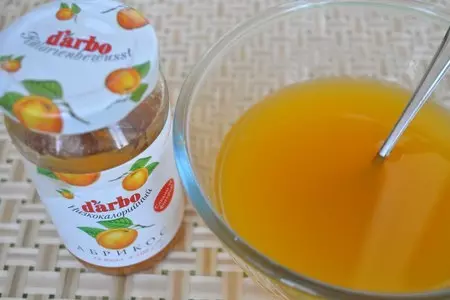 Легкий шоколадный пирог с фруктовой начинкой и конфитюром darbo.: шаг 11
