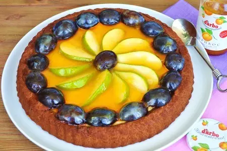 Легкий шоколадный пирог с фруктовой начинкой и конфитюром darbo.: шаг 12