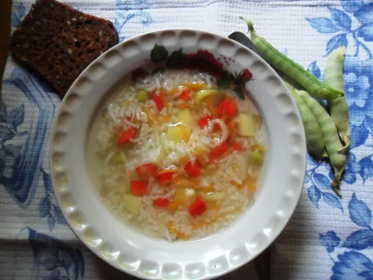 Лёгкий овощной суп с рисом в мультиварке: шаг 7