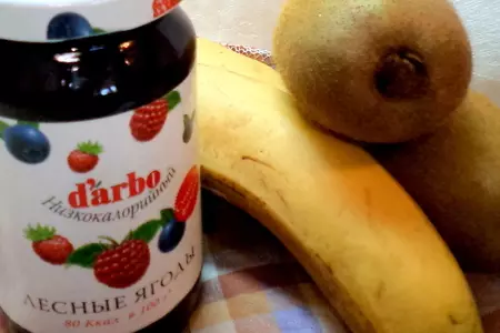 Легкий десерт с фруктами, ягодами, сливками и конфитюром  darbo!: шаг 1