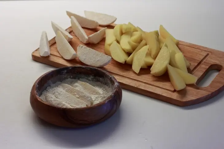 Картофель с петрушкой, пармезаном и кедровыми орехами: шаг 1