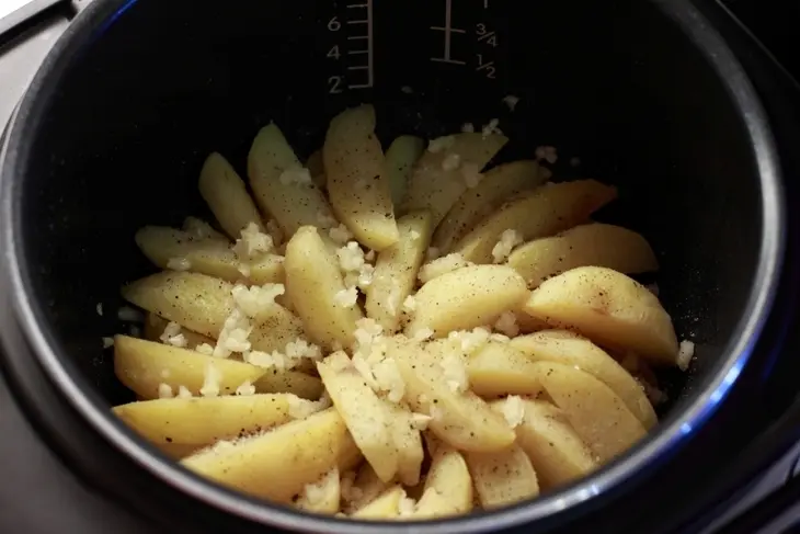 Картофель с петрушкой, пармезаном и кедровыми орехами: шаг 5