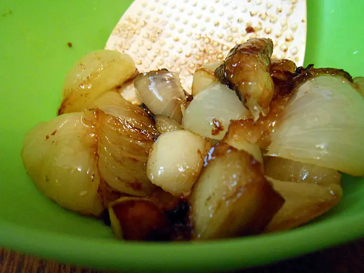 Индюшачьи сердечки с фасолью и осенними овощами (свежими и маринованными) в тажине: шаг 6