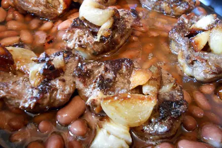 Индюшачьи сердечки с фасолью и осенними овощами (свежими и маринованными) в тажине: шаг 9