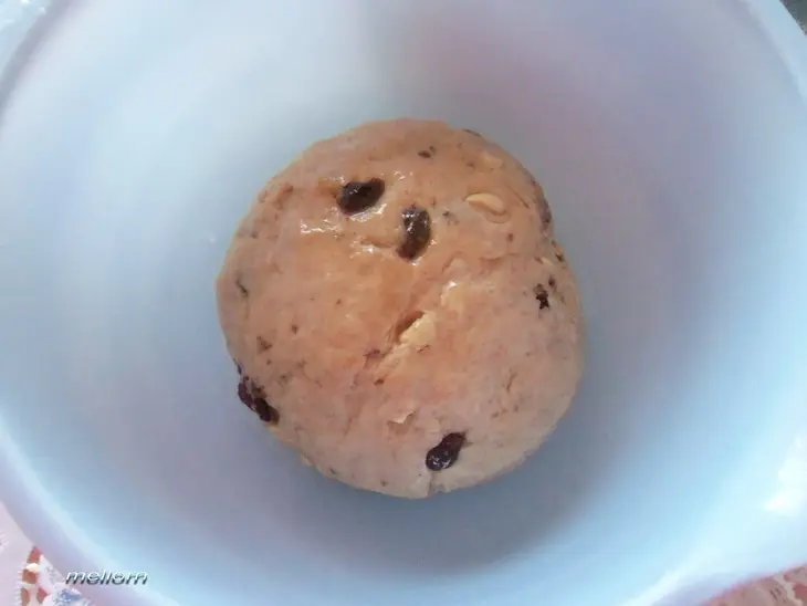 Цельнозерновой батон с изюмом и орехами: шаг 3