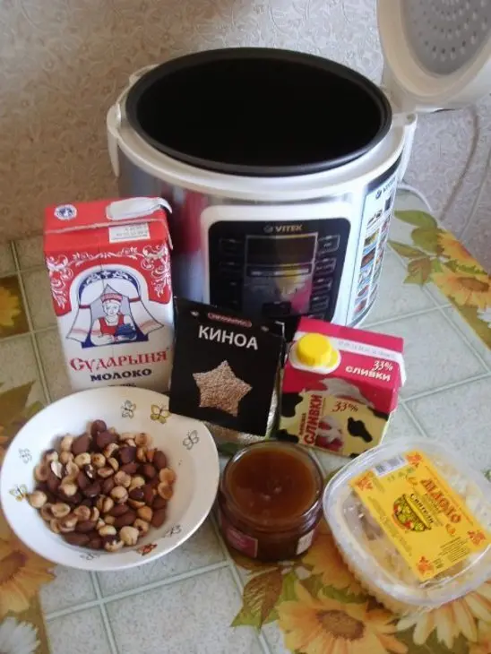 Каша из киноа с орехами, медом и сливками: шаг 1