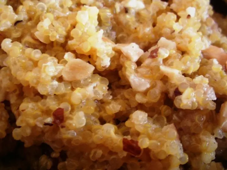 Каша из киноа с орехами, медом и сливками: шаг 4