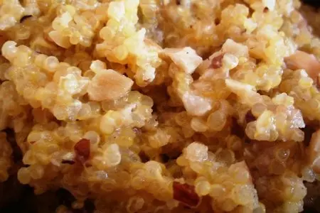 Каша из киноа с орехами, медом и сливками: шаг 4