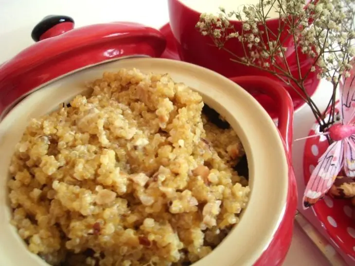 Каша из киноа с орехами, медом и сливками: шаг 6