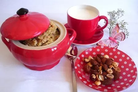 Каша из киноа с орехами, медом и сливками: шаг 9