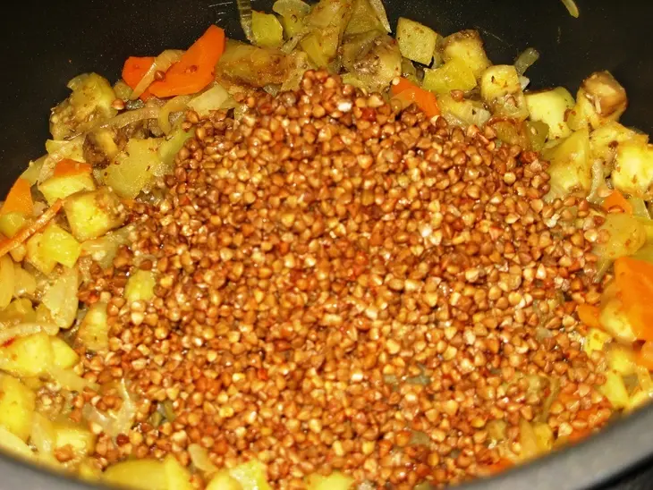 Гречка с овощами: шаг 4