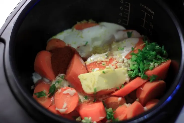 Гарнир из моркови с зеленым луком и орехами пекан. тест-драйв: шаг 6