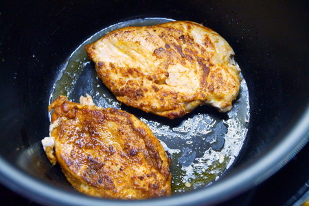 Сочная куриная грудка с пикантной корочкой. хрустящий салат с куриной грудкой и орешками. тест-драйв: шаг 6
