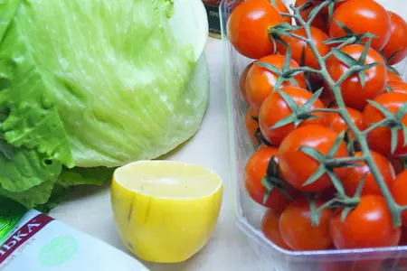 Сочная куриная грудка с пикантной корочкой и хрустящий салат с куриной грудкой и орешками: шаг 7