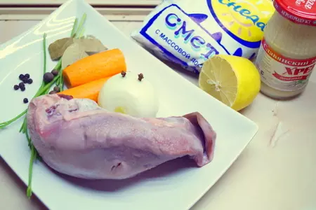 Телячий язык с пикантным соусом из хрена: шаг 1