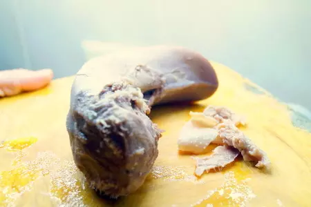 Телячий язык с пикантным соусом из хрена: шаг 4