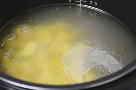 Суп со сливой на курином бульоне: шаг 3