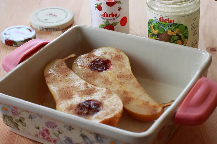Теплые груши с медом, корицей и ягодным конфитюром: шаг 3